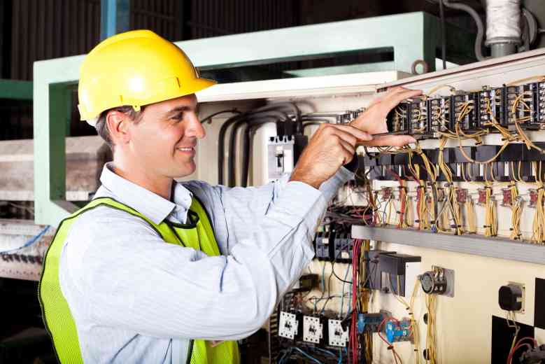 Systematische Anpassung bestehender Verträge mittels Change Request Verfahren zur Optimierung elektrotechnischer Dienstleistungen